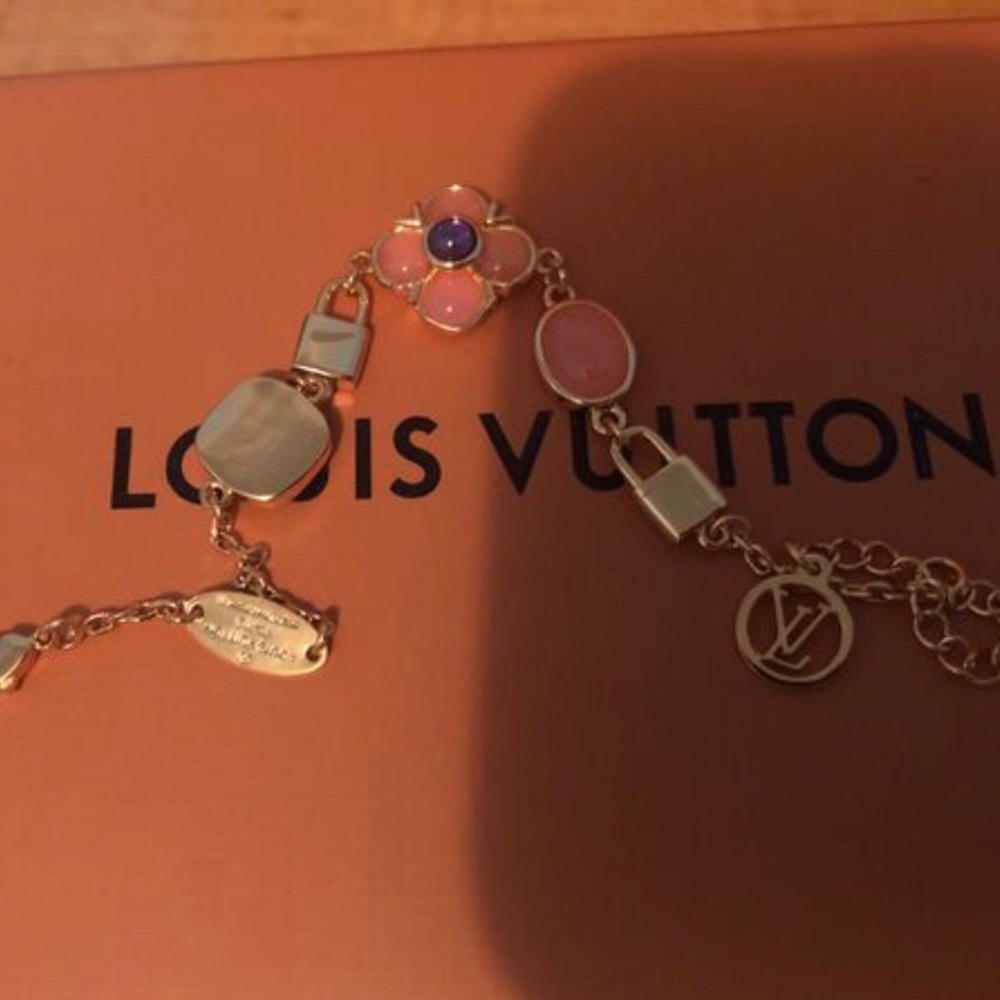 LOUIS VUITTON WOMENS NECKLACE